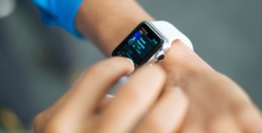 hand tapping Apple Watch